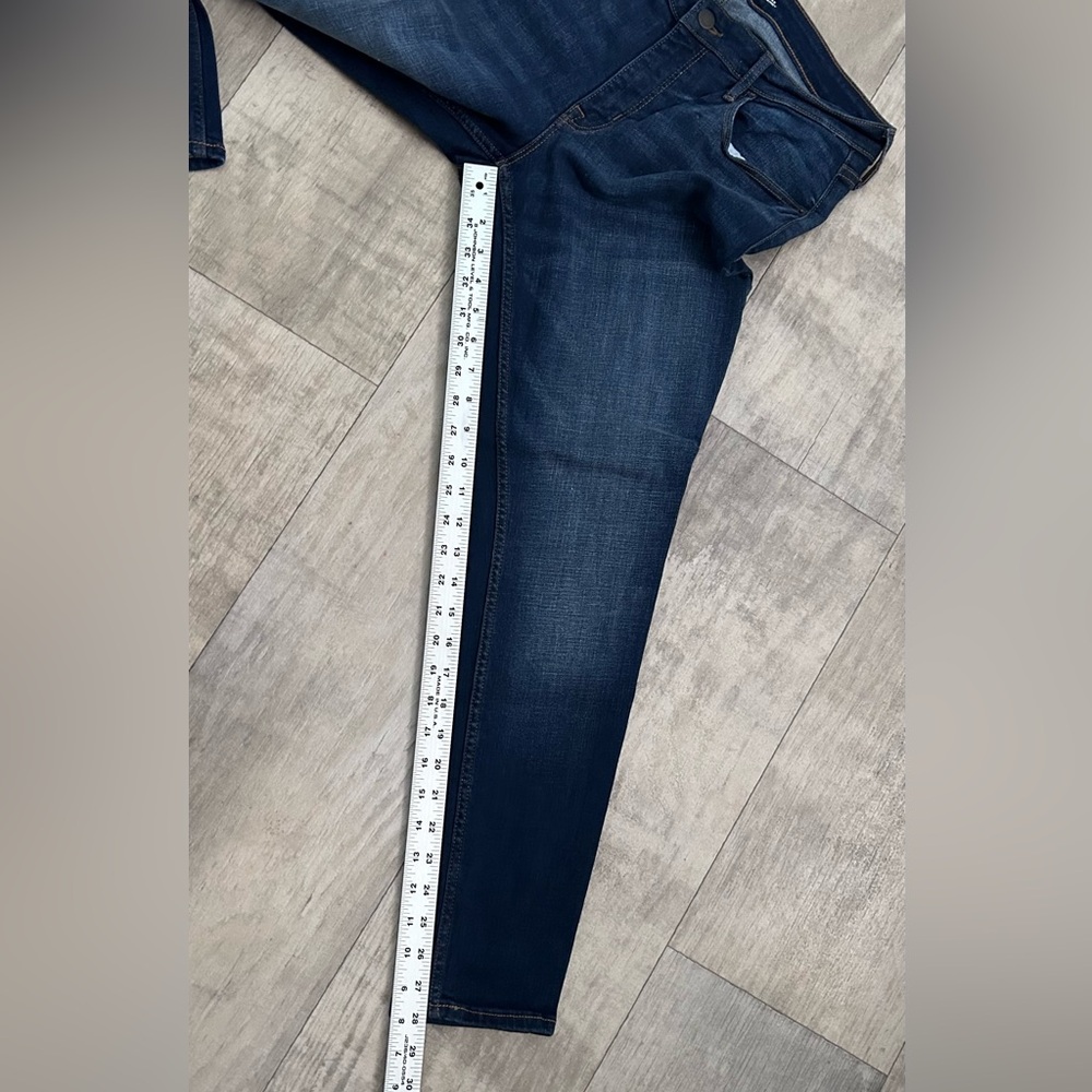 Old Navy Dark Wash Mid-Rise Rockstar Super Skinny Jeans Size 12 - Like New - Picture 3 of 5